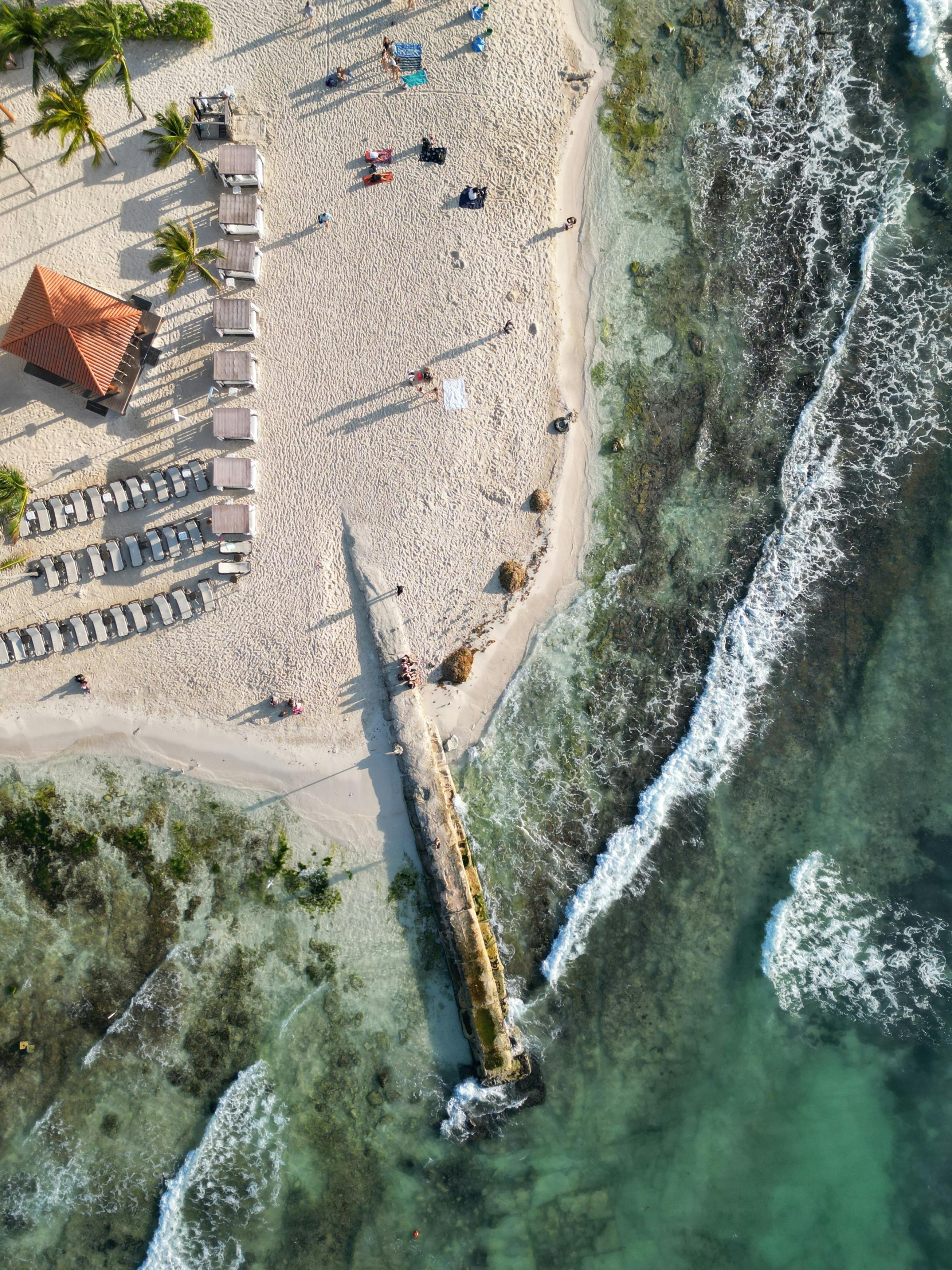 Sweeping sandy coastline – surfboard rental in Mexico