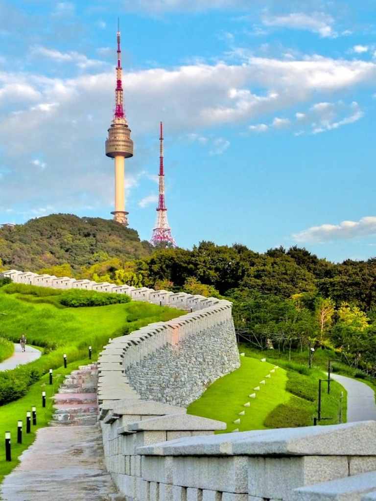 seoul city wall trail