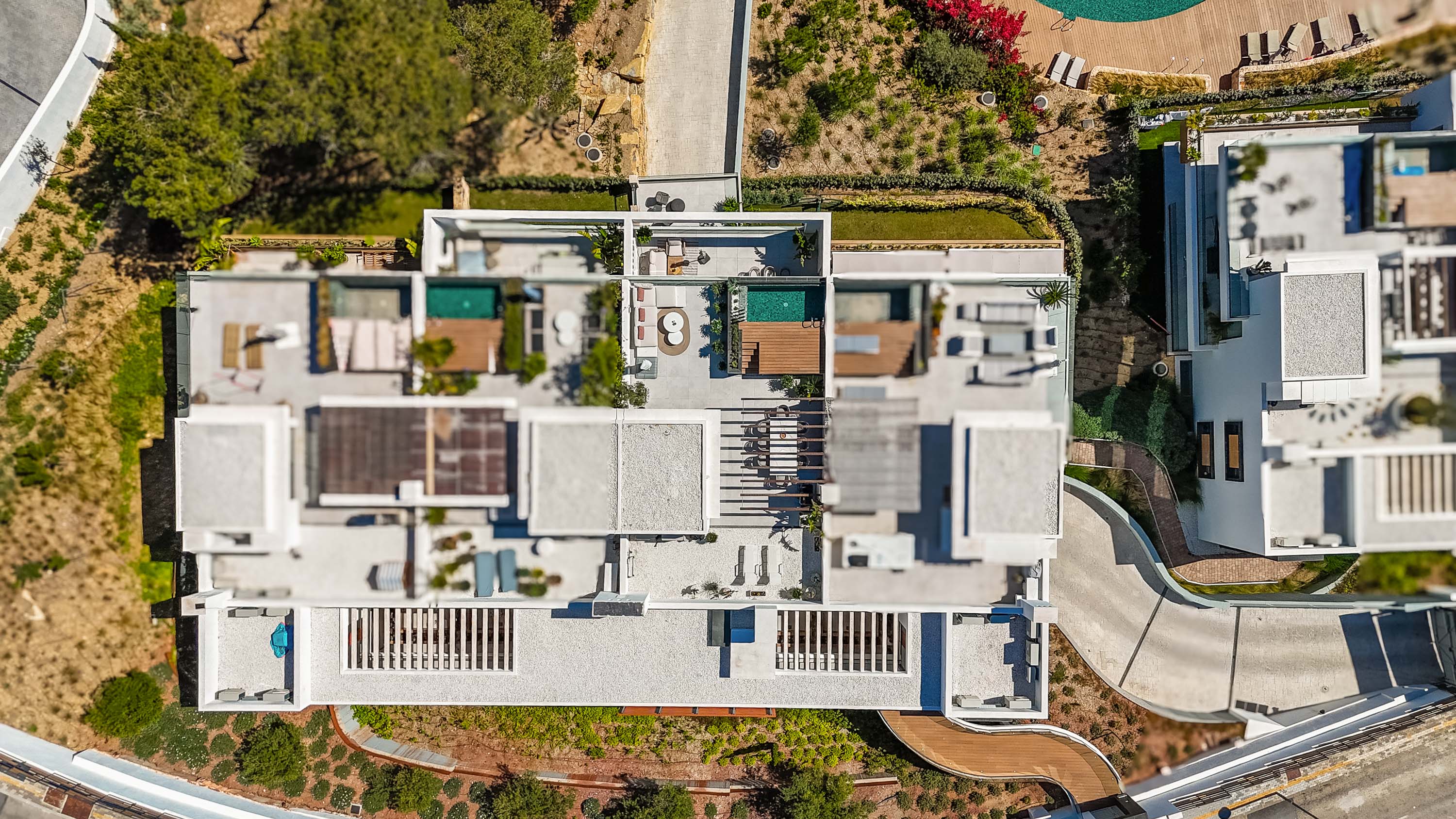 golf apartments for holiday in marbella close to cabopino beach and the sand dunes of marbella.