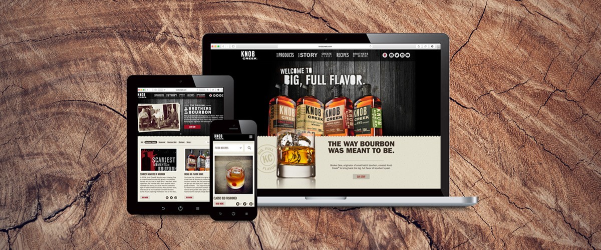 web-and-mobile-layout-on-wood