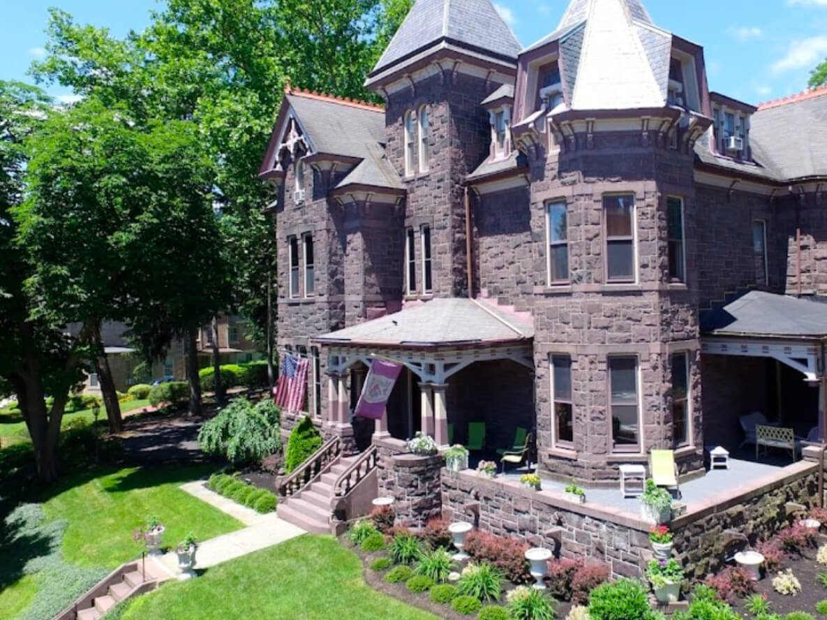 wide-aerial-view-of-a-coastal-mediterranean-modern-villa