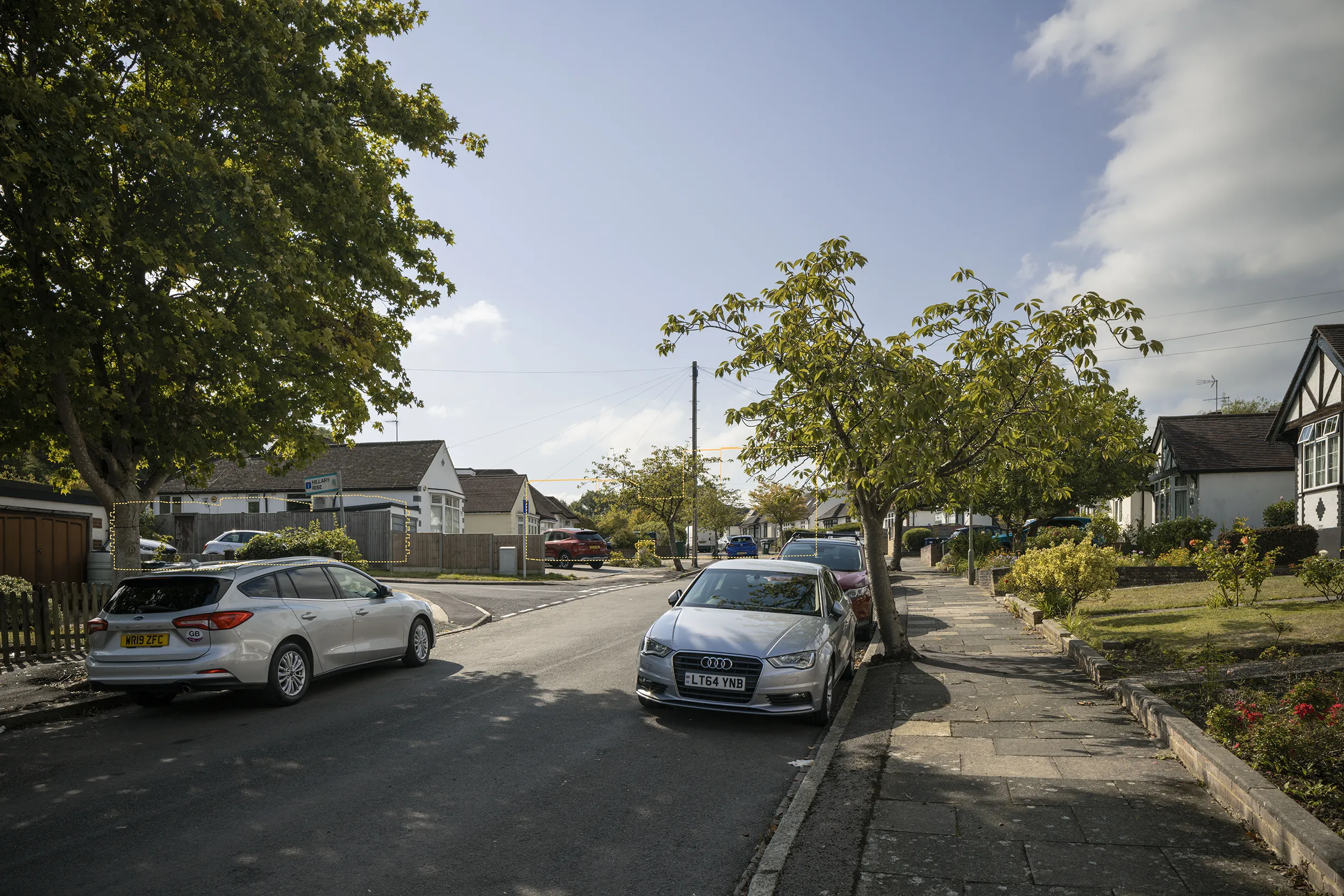 Type 4 AVR Level 1 wireline verified view south west along Kingsmead, outlining the tops of Buildings A and B above the bungalows and street trees.