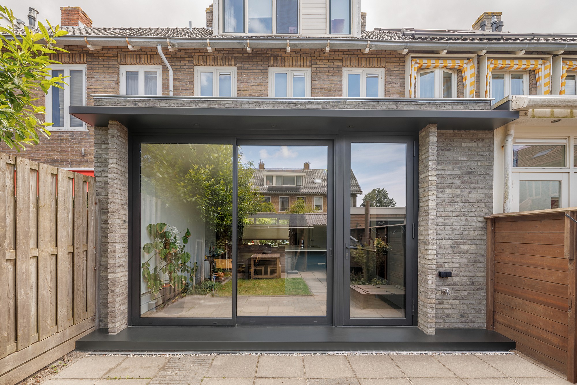 PS_TS achter aanzicht