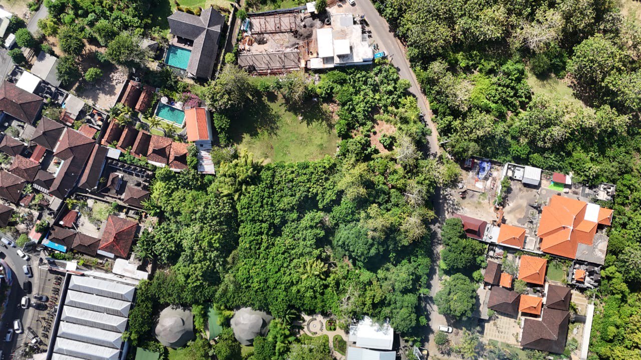 907 m² land plot in Bingin, Freehold