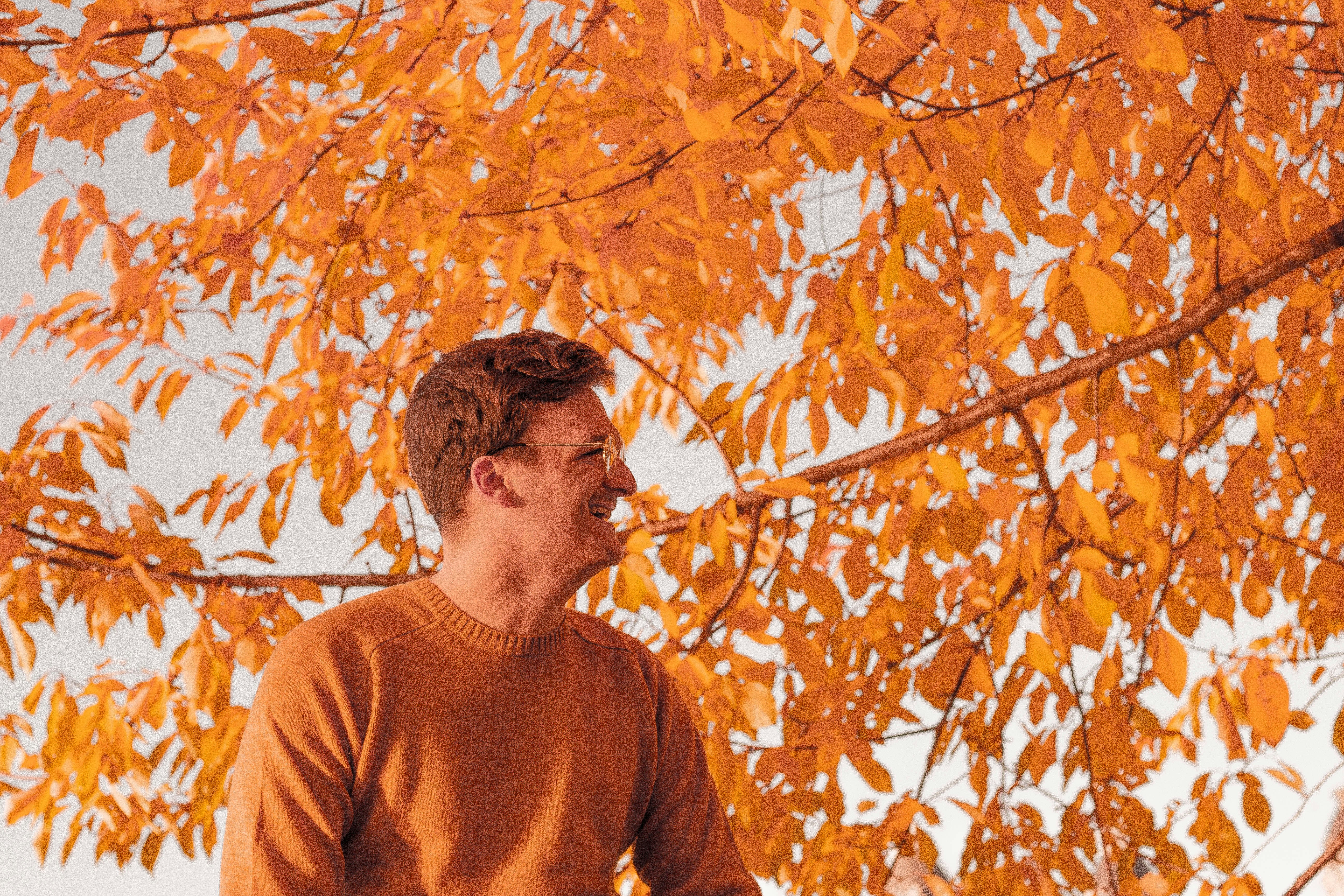 man wearing casual cloths - Casual Fall Outfits