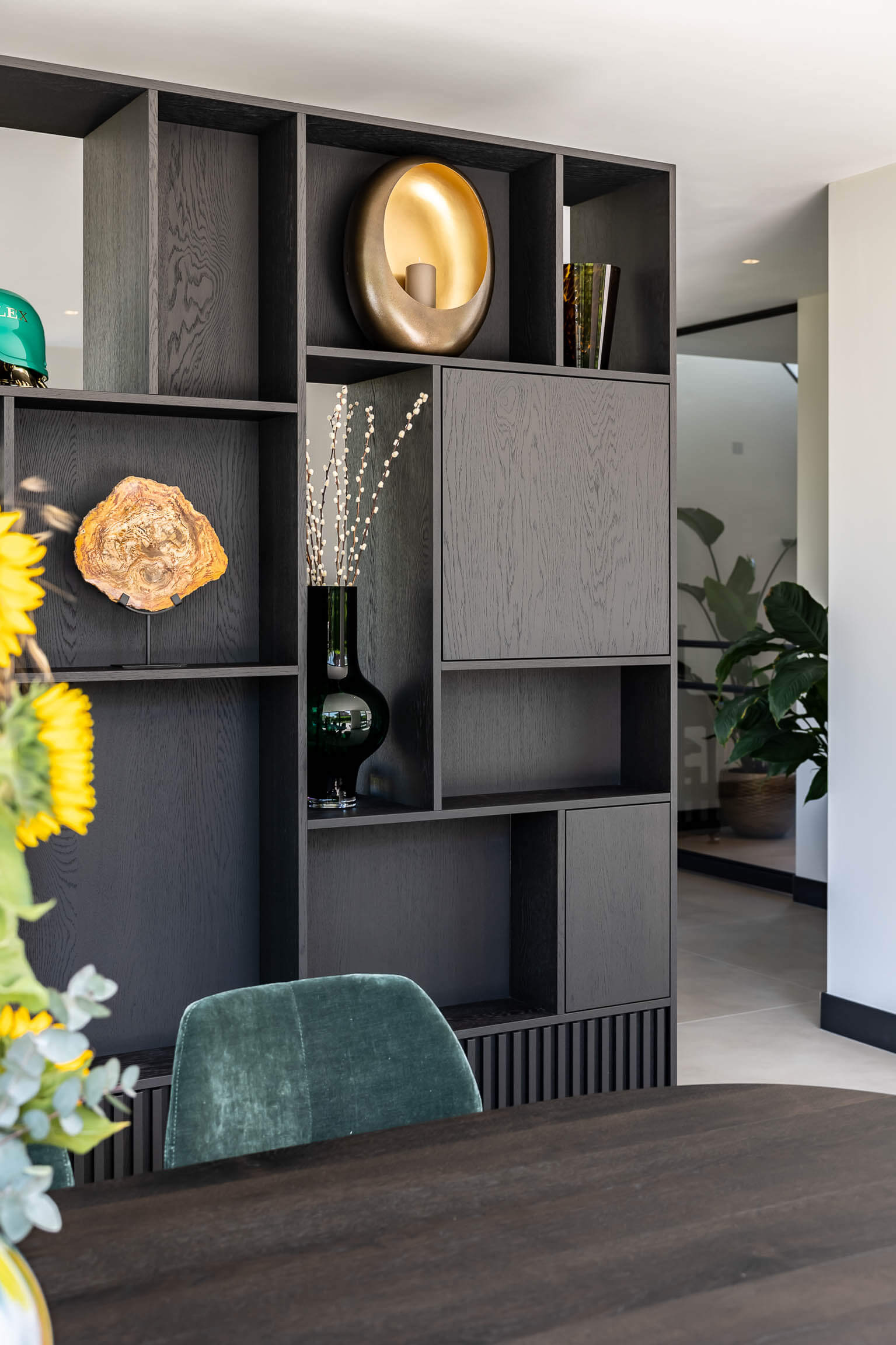 Moderne uitbouw in stucwerk en hout