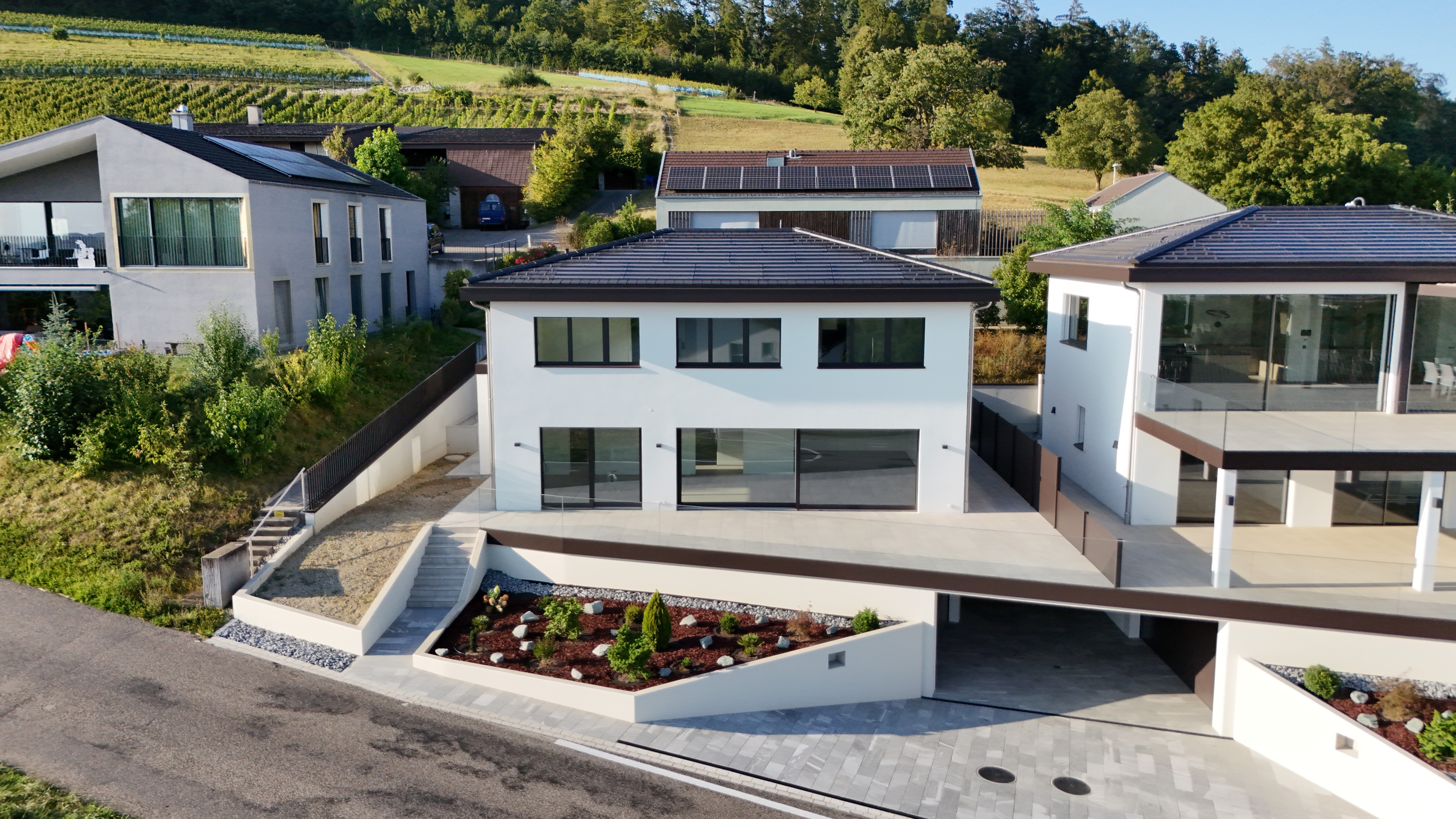 Vista Montana 32 – Einfamilienhaus mit Aussenbereich und klarer Architektur