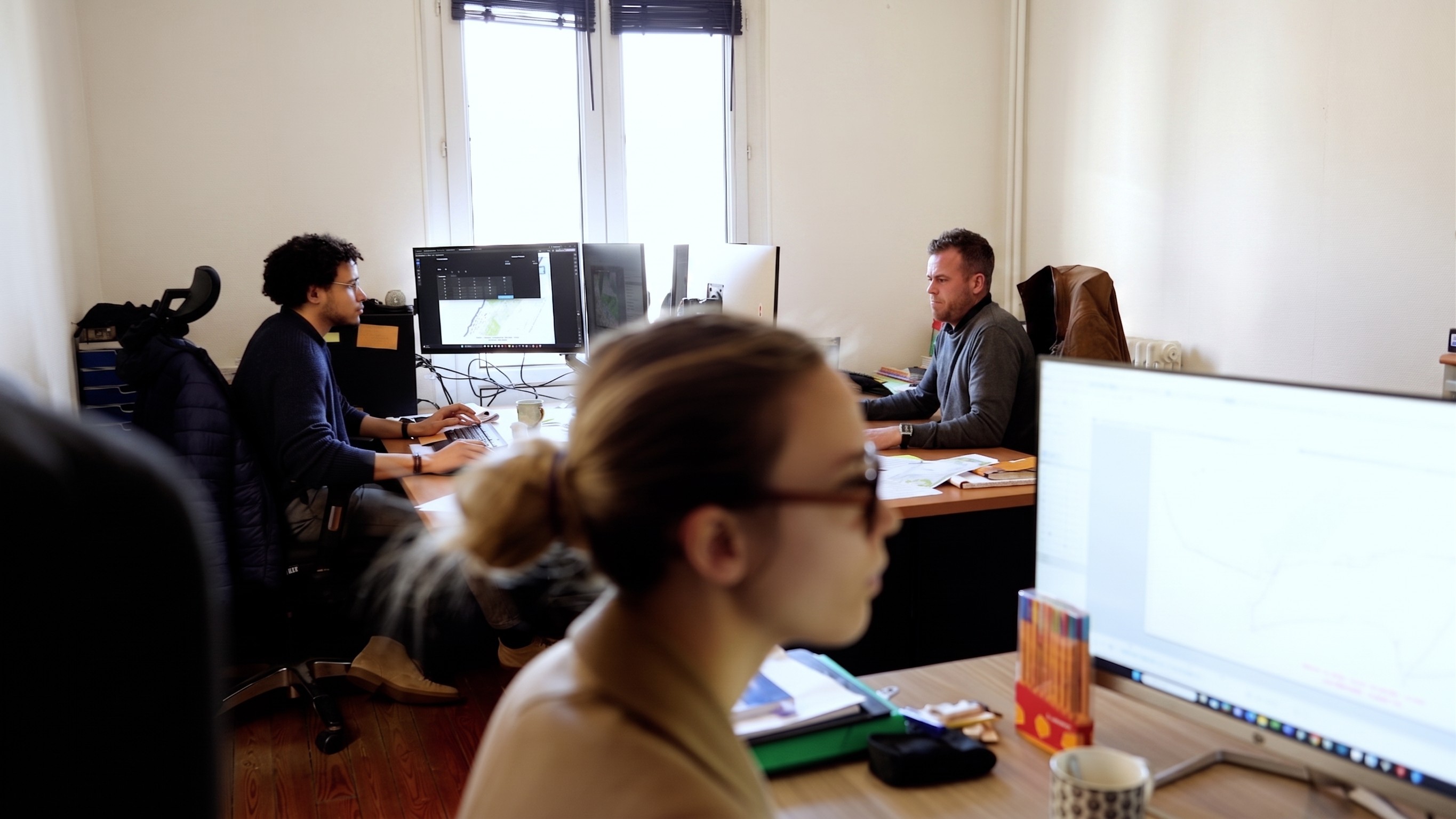 L'équipe de Détails Groupe en réunion dans les bureaux de Montauban