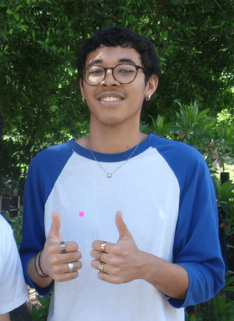 man in black crew neck shirt