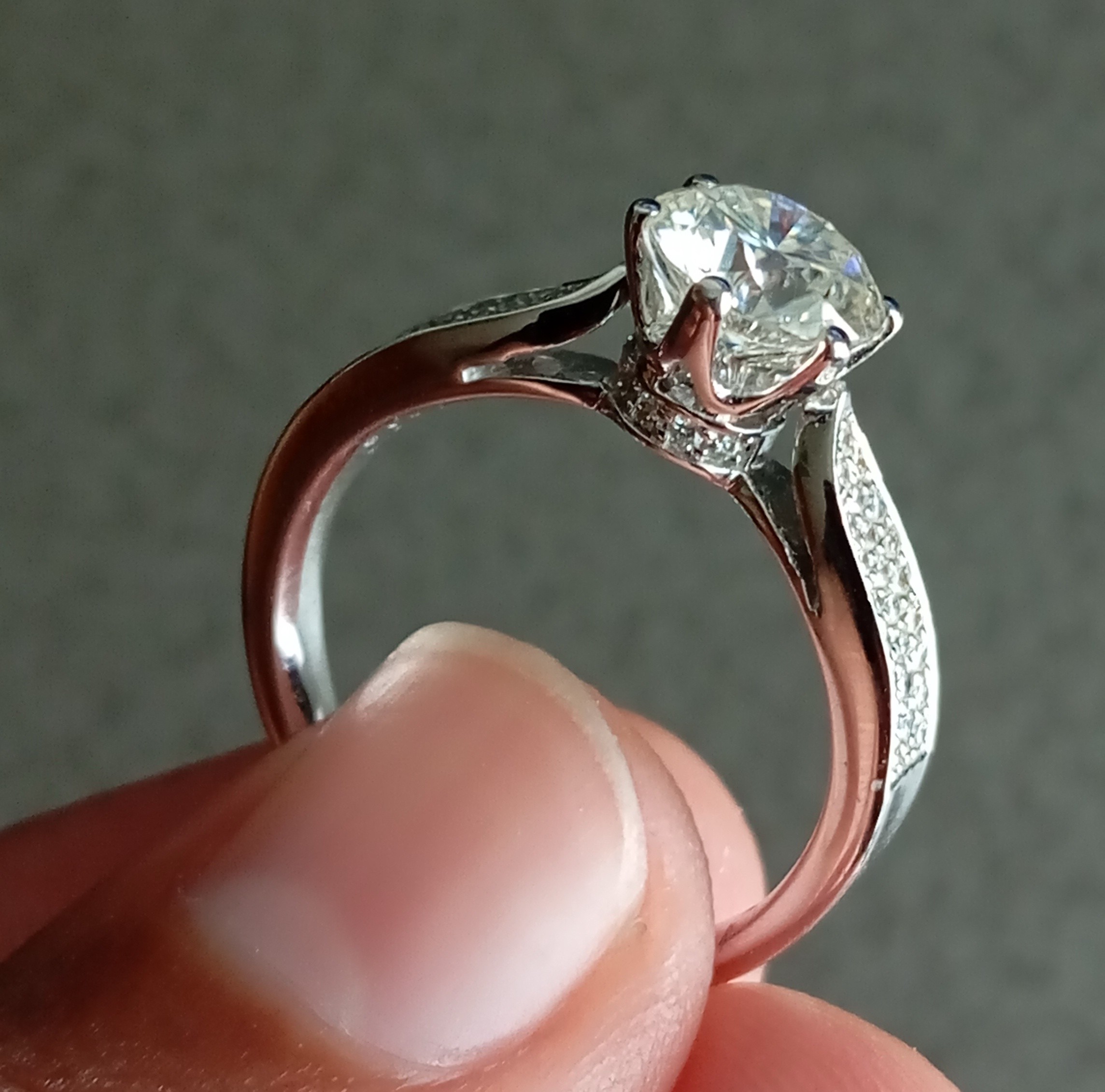 A Natural Diamond ring, with Lab diamonds on the side - mixed.