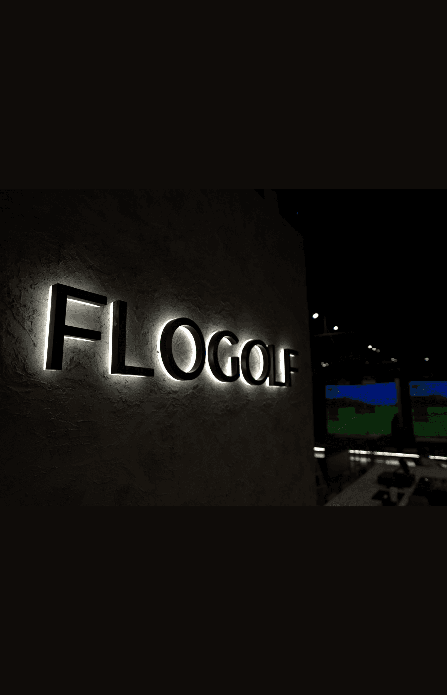 Flogolf lounge with bar and bar seats