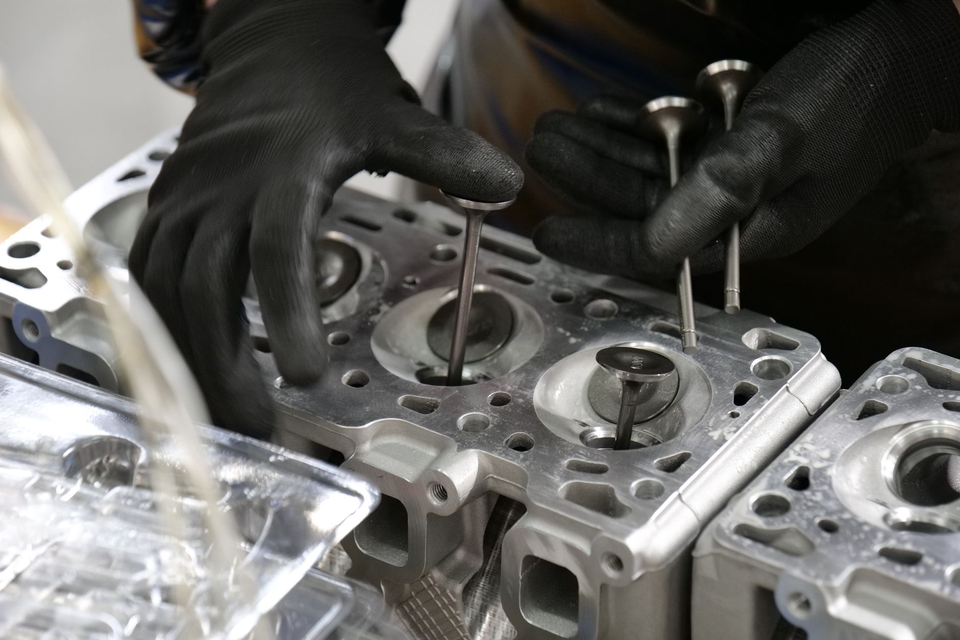 Por que o motor 2.0 de 4 cilindros se tornou o padrão global da indústria?