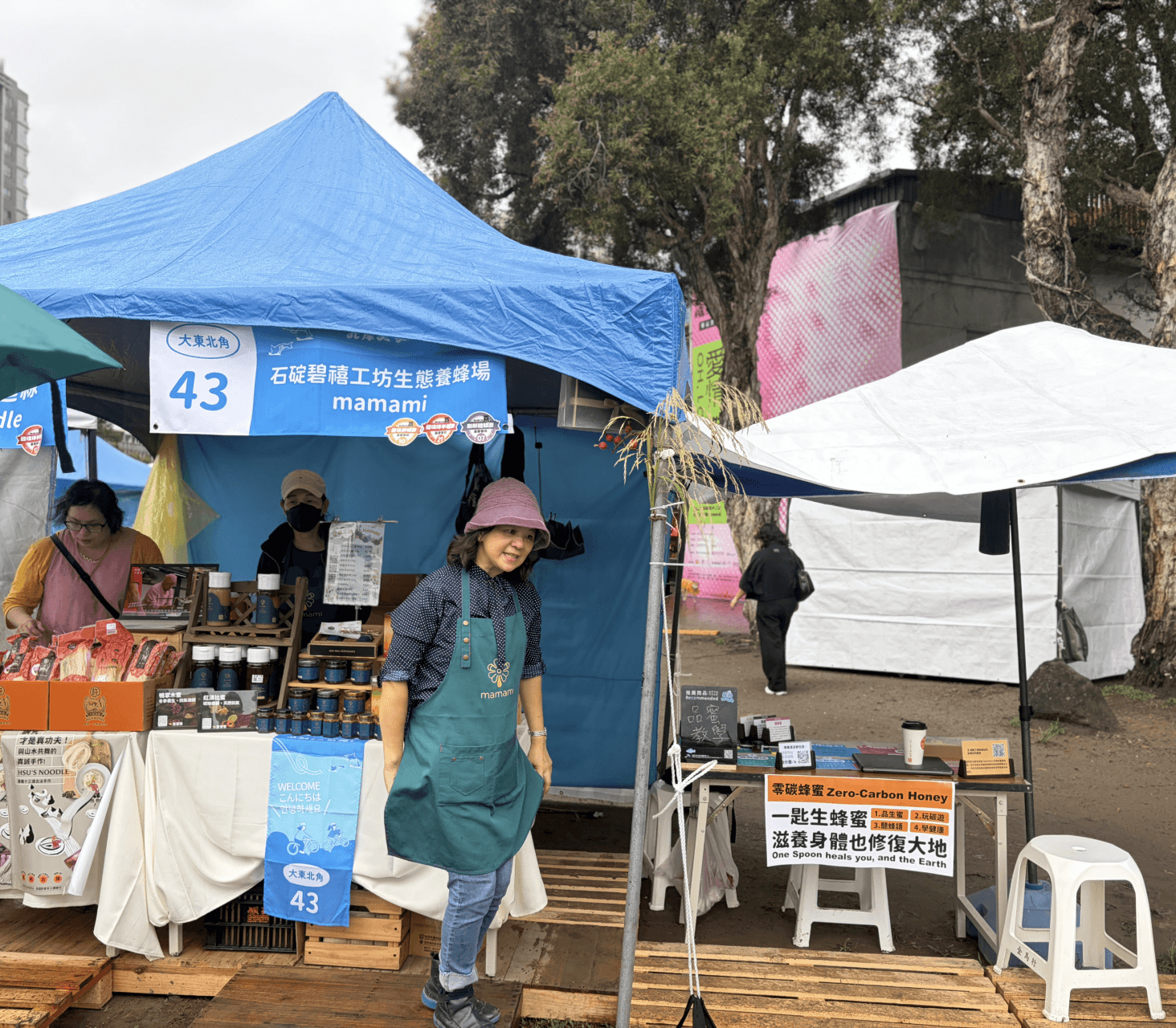 A man stading with Surfboard