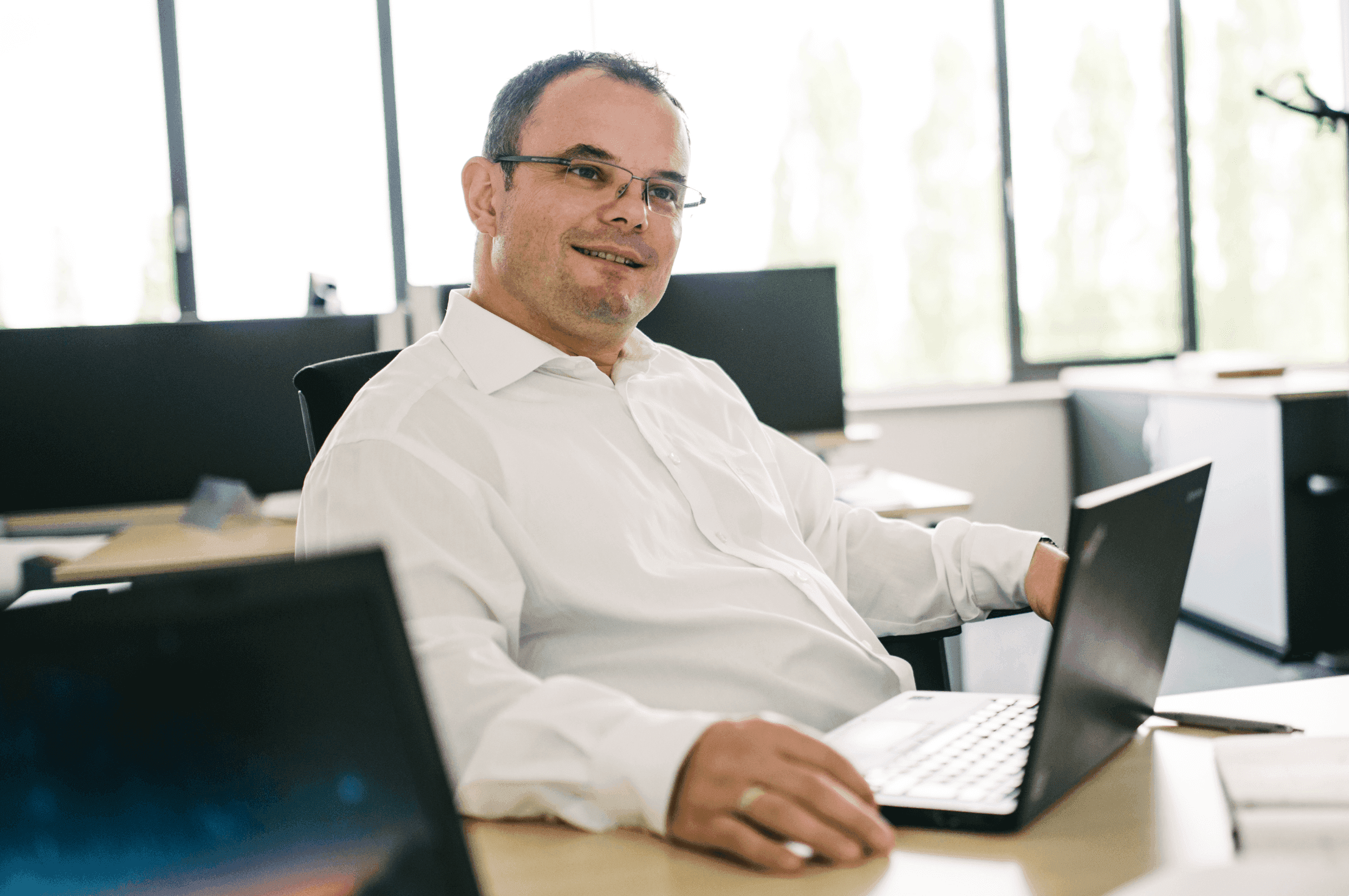 Beds24 integration with JobelHome showing how Airbnb Agoda Booking.com and Expedia reservations connect to the automation platform