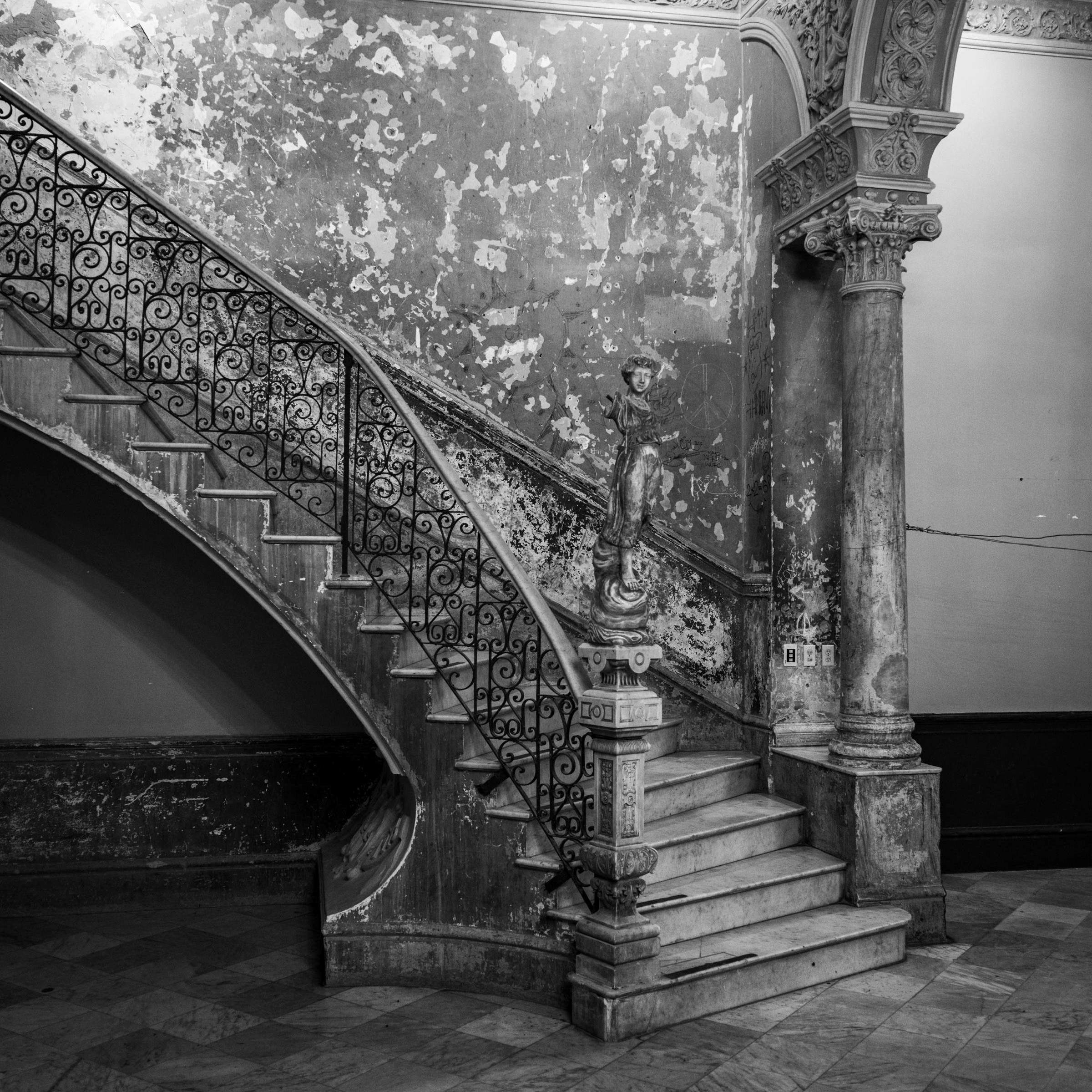 Interior staircase at the entrance to La Guarida