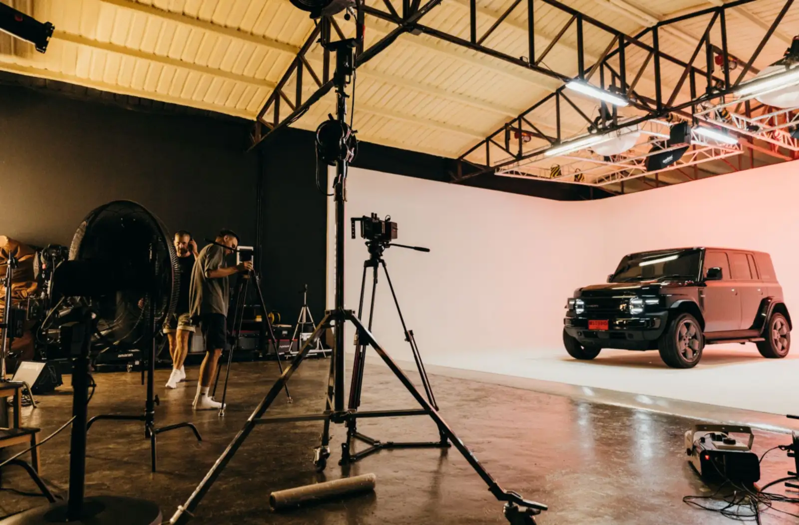 Behind the scenes in Studio 150: camera tripods, lighting stands and the Chery V23 on the white cyclorama