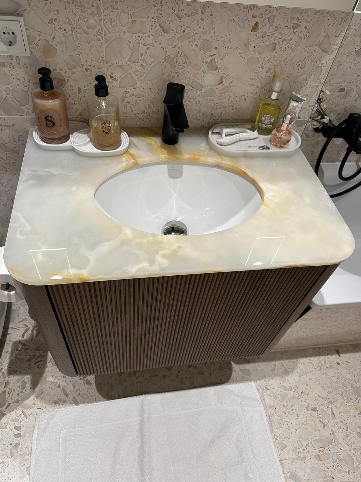 Designer Waschtisch aus exklusivem Onyx Naturstein