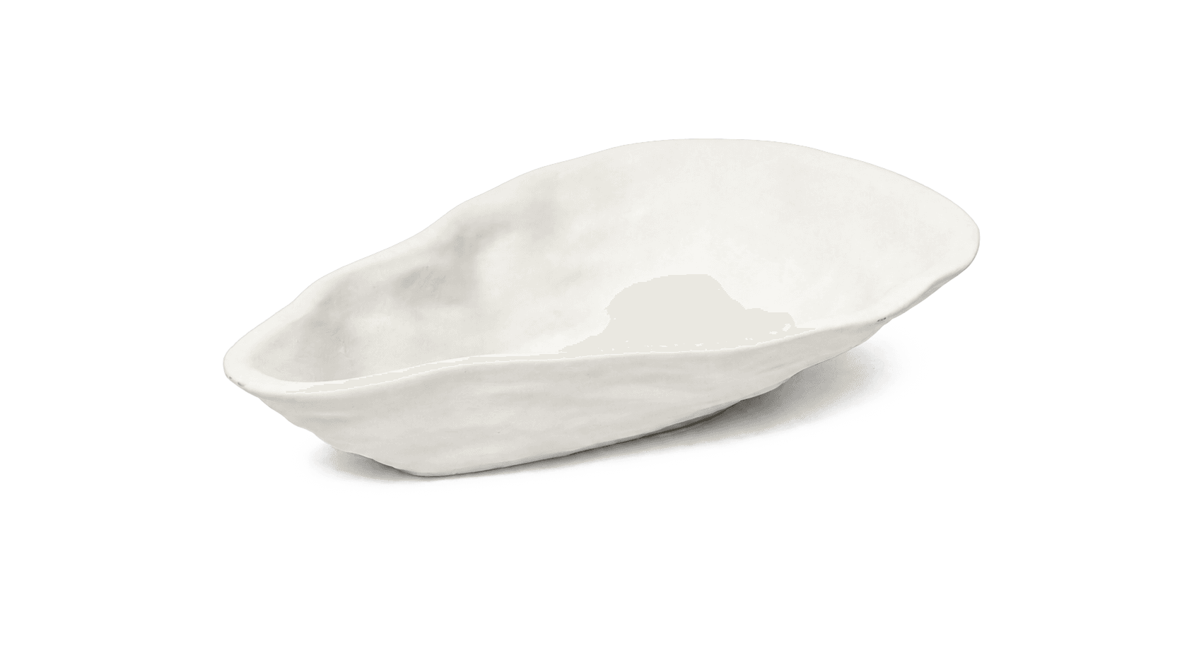Coquille en céramique blanche, kaolin, à forme d’huitre irrégulière et bords organiques, finition mate