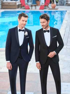 Férfiak business öltönyben