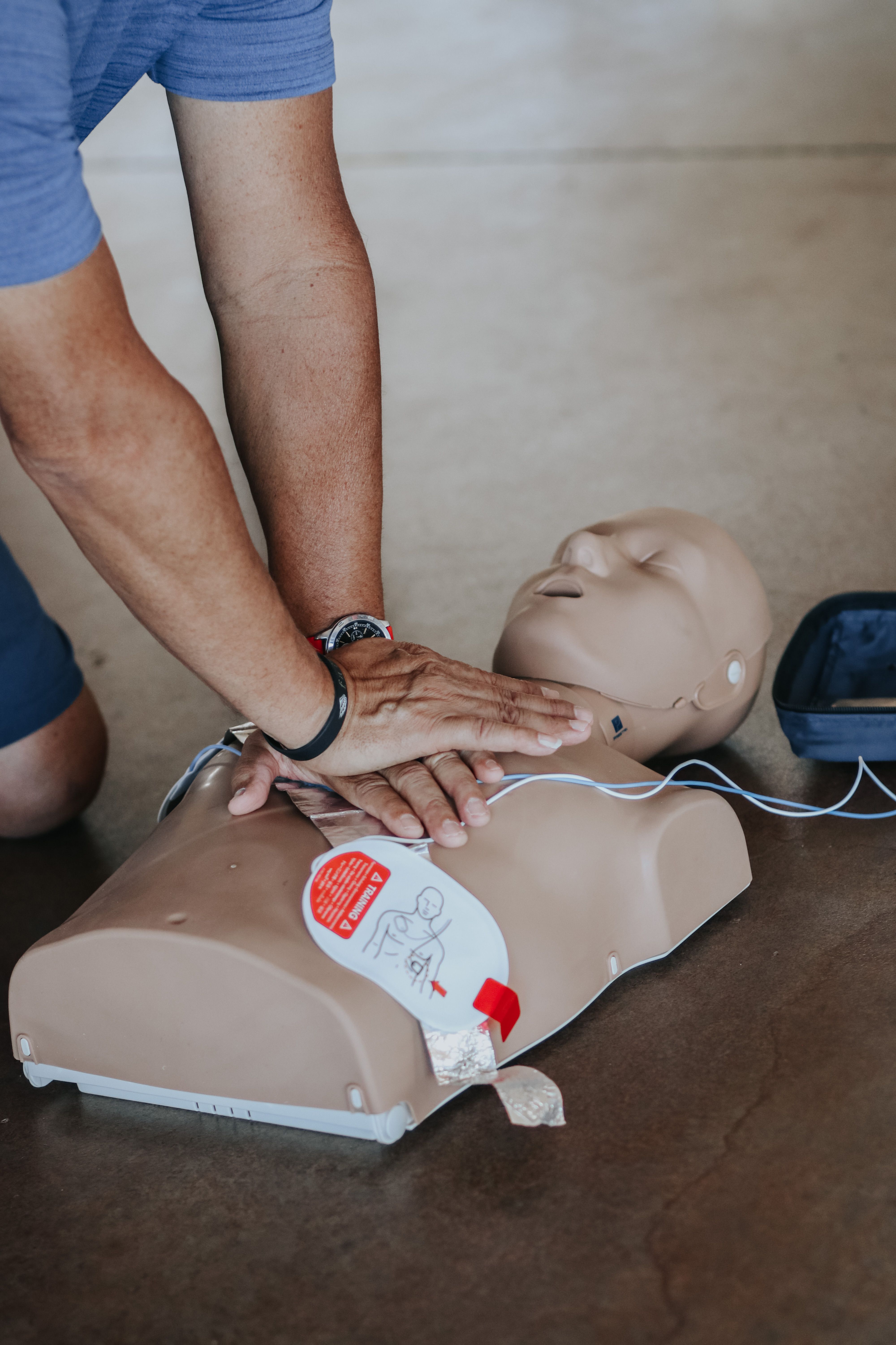 Instructor demonstrates first aid during workplace training