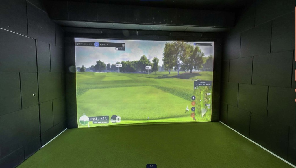 Premium golf simulator at Catalyst Apartments West Loop Chicago