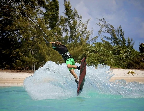 Sensations fortes avec un kitesurf