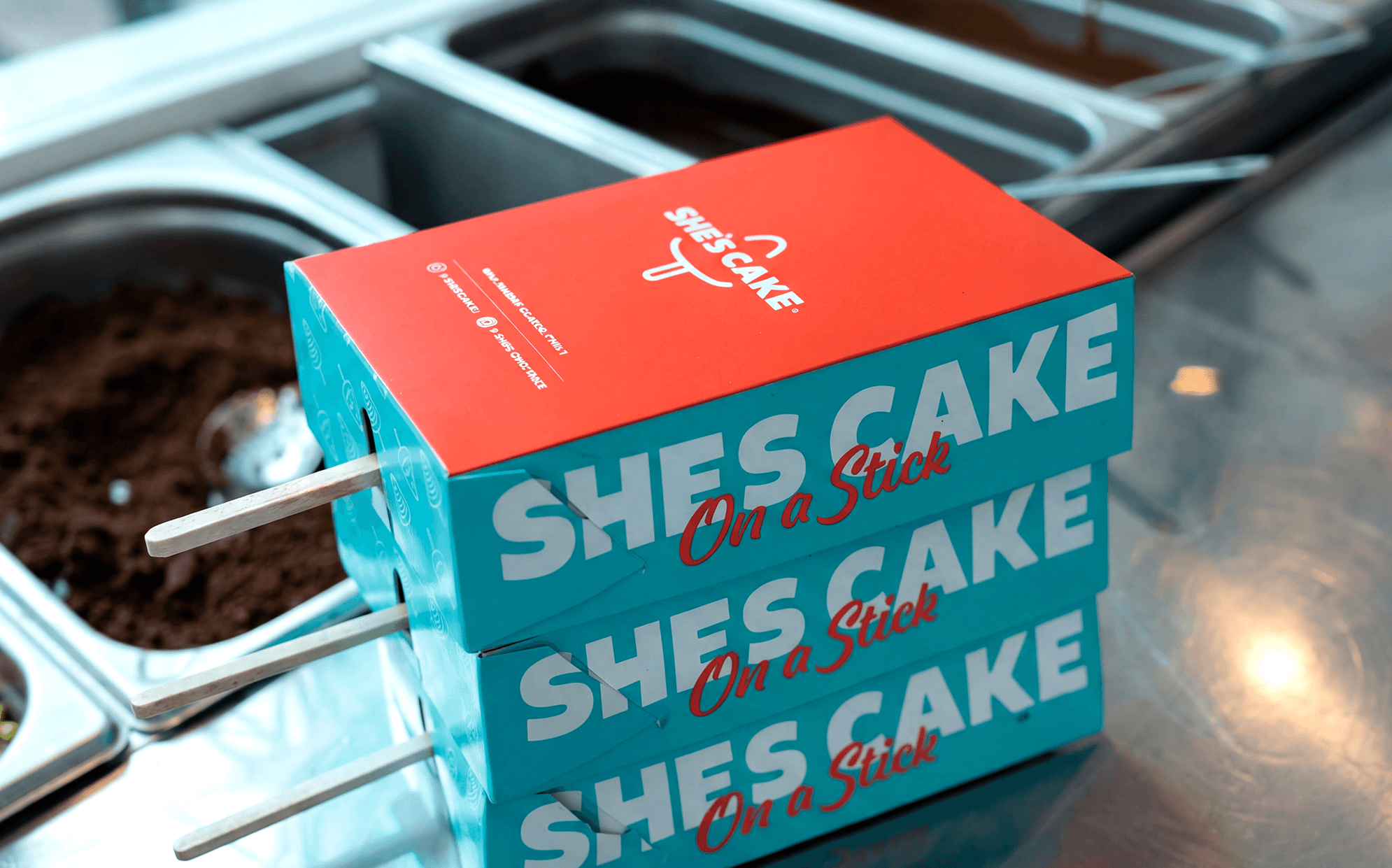 Diseño de logotipo para She’s Cake, proyecto de branding gastronómico realizado por estudio de diseño en Chile