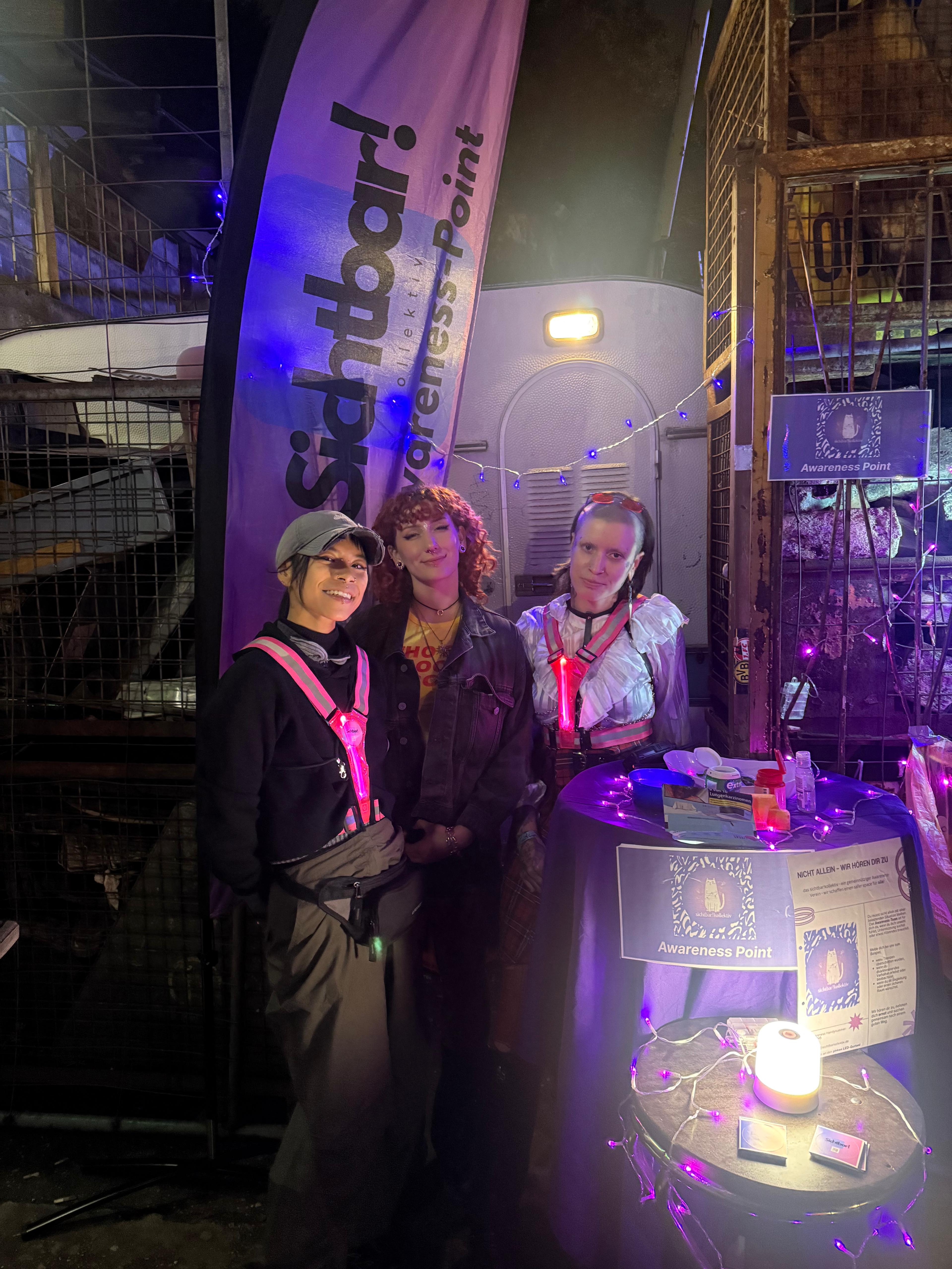 Awareness Team am Stand in Bonn