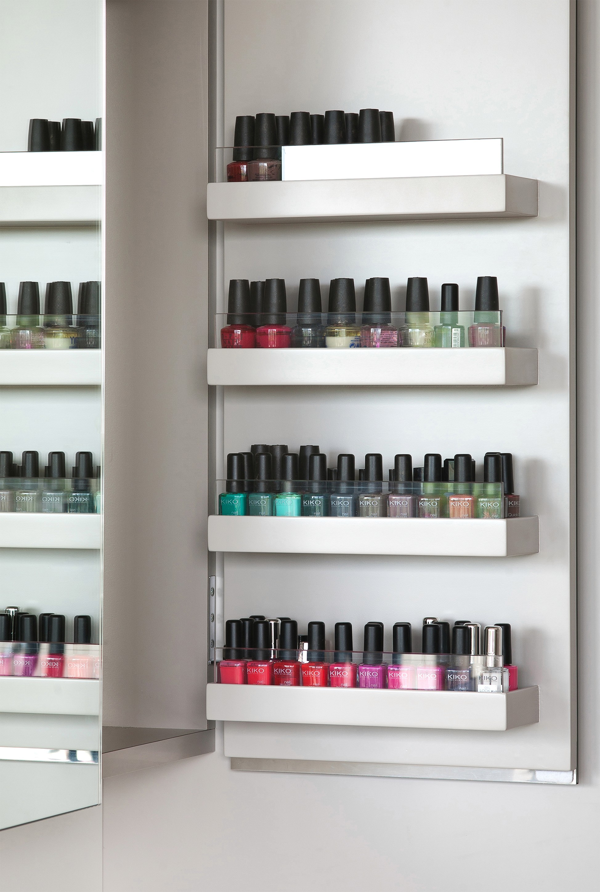 dettaglio anta trucchi