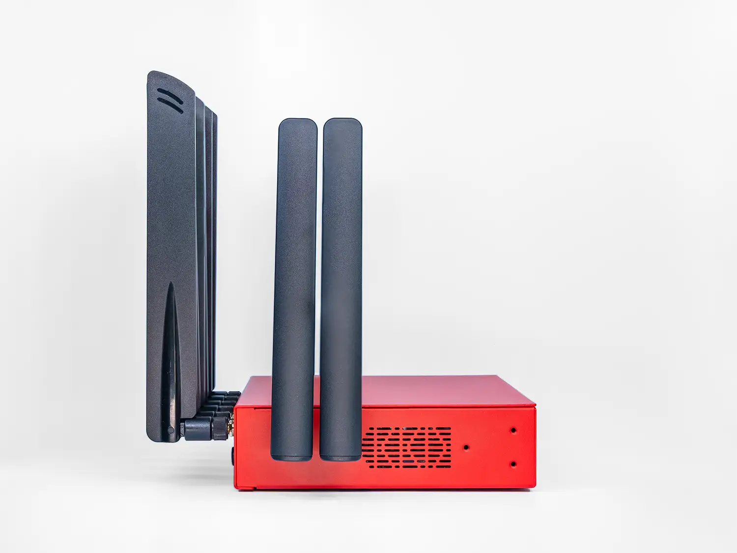 MRNET Cellular Bonding Router Side View