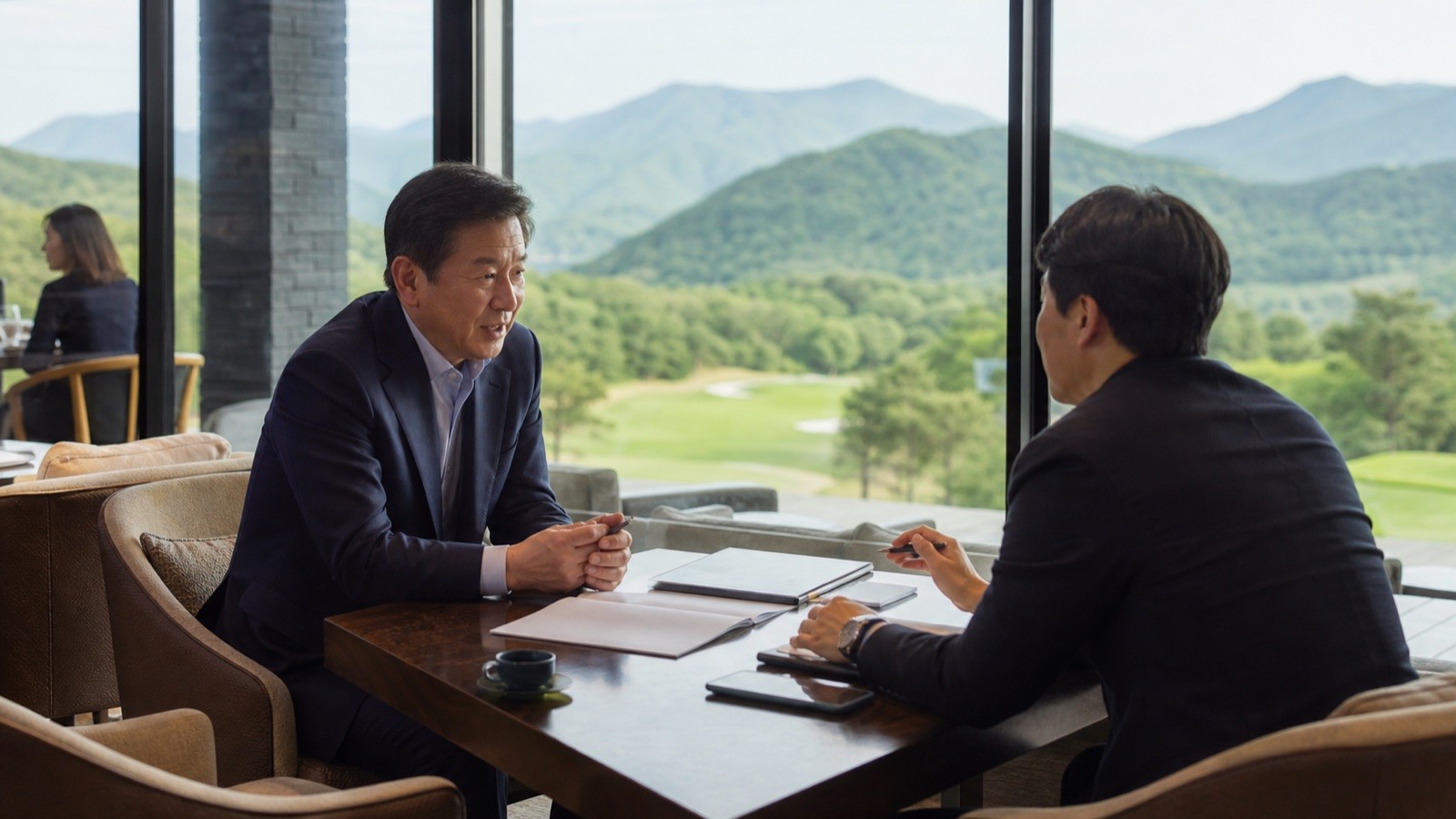 계약서와 상품 안내서를 함께 놓고 확인하는 상담이 결정을 빠르게 합니다.
