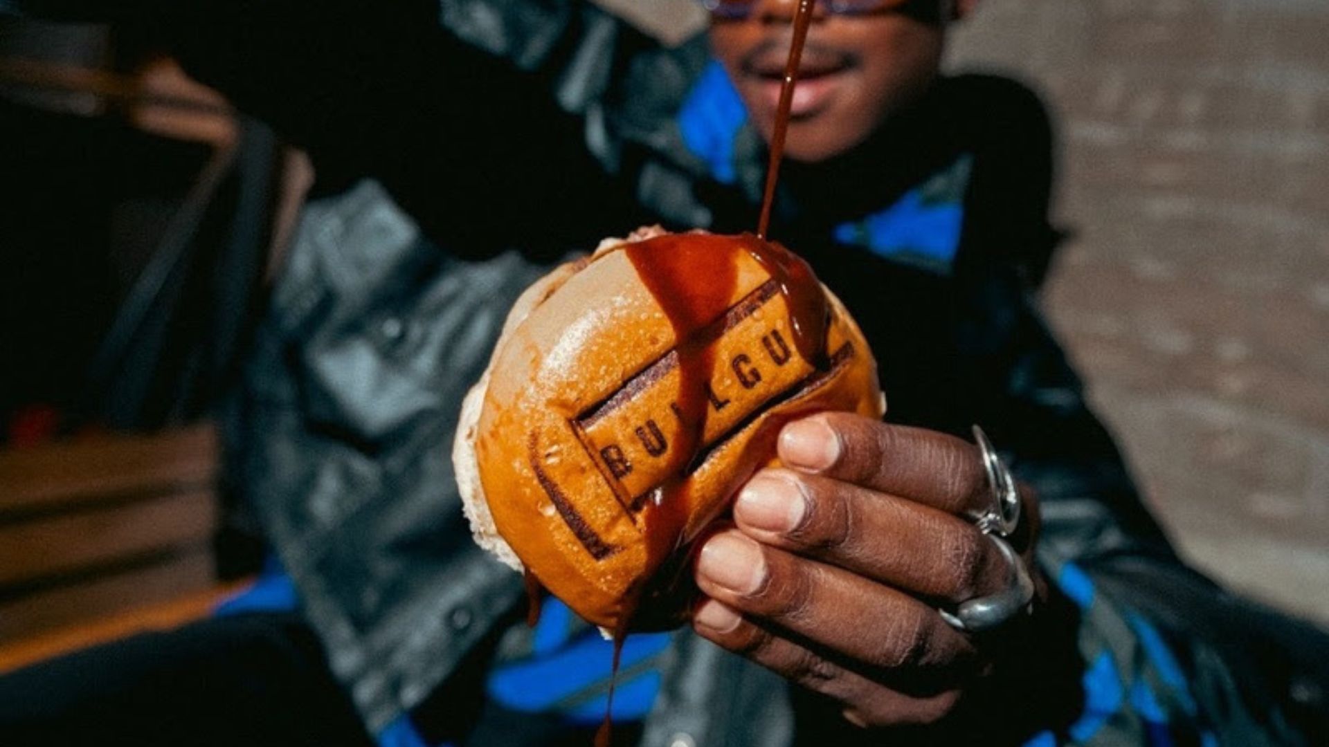 Pepsi e Bullguer lançam Molho Pepsi em ação especial de Black Friday