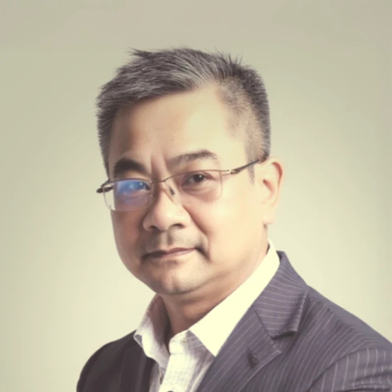 Minh Nguyen headshot