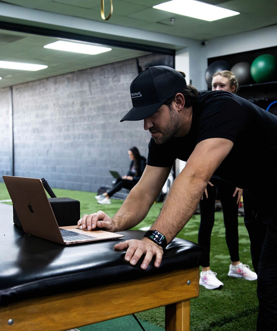 Trainer using FYTT software. 