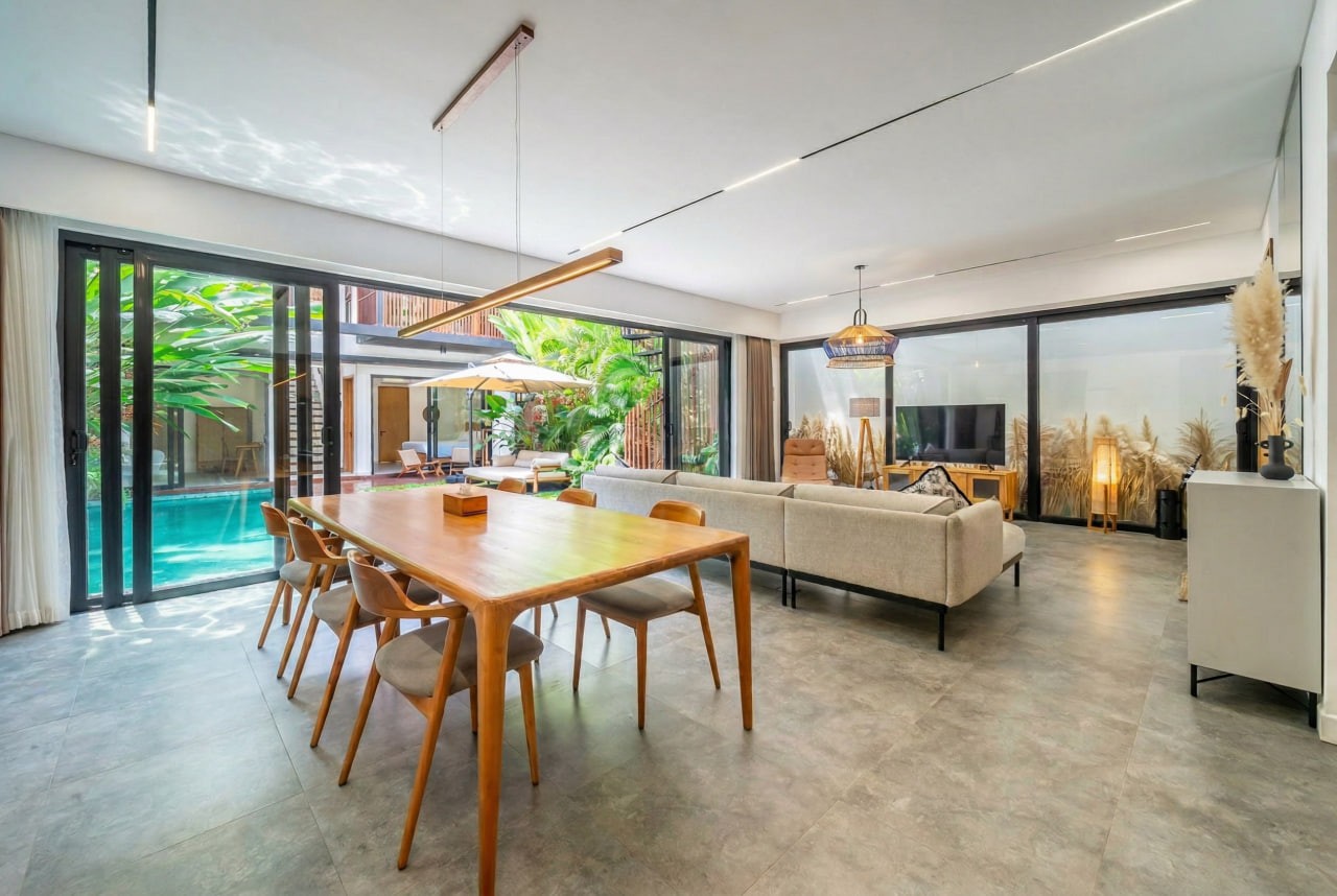 4-bedroom villa 350 m from Batu Bolong Beach in Canggu