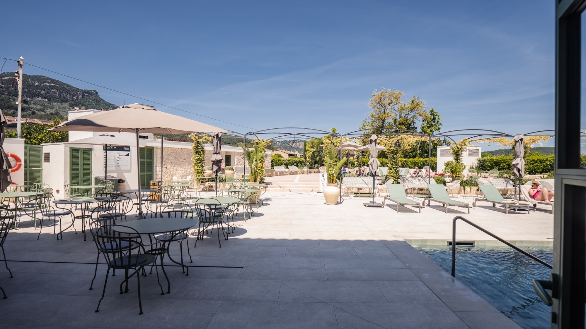 The outdoor terrace of the Alcázar Boutique Hotel Sóller