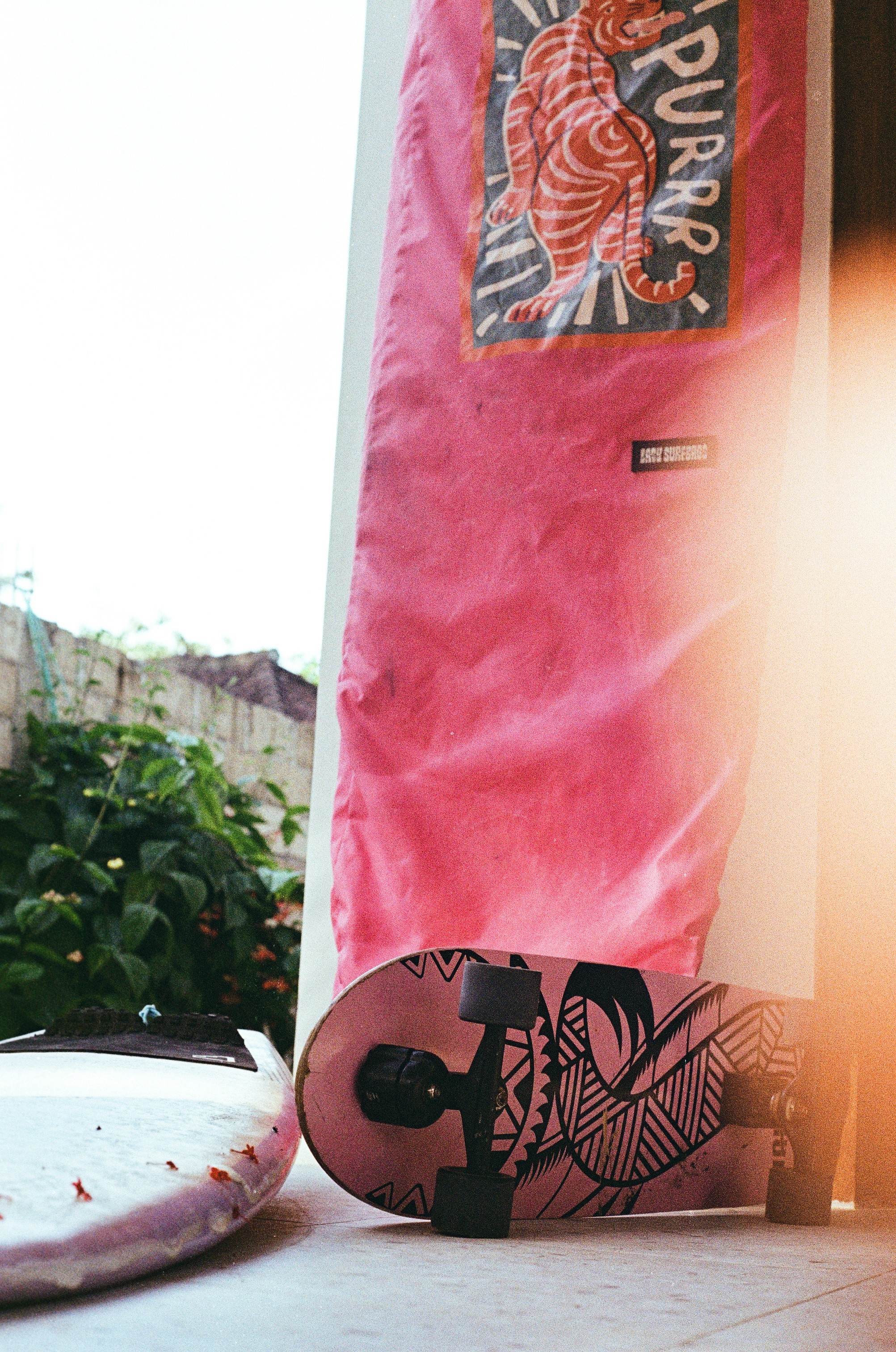 pink surf bad and pink surfskate