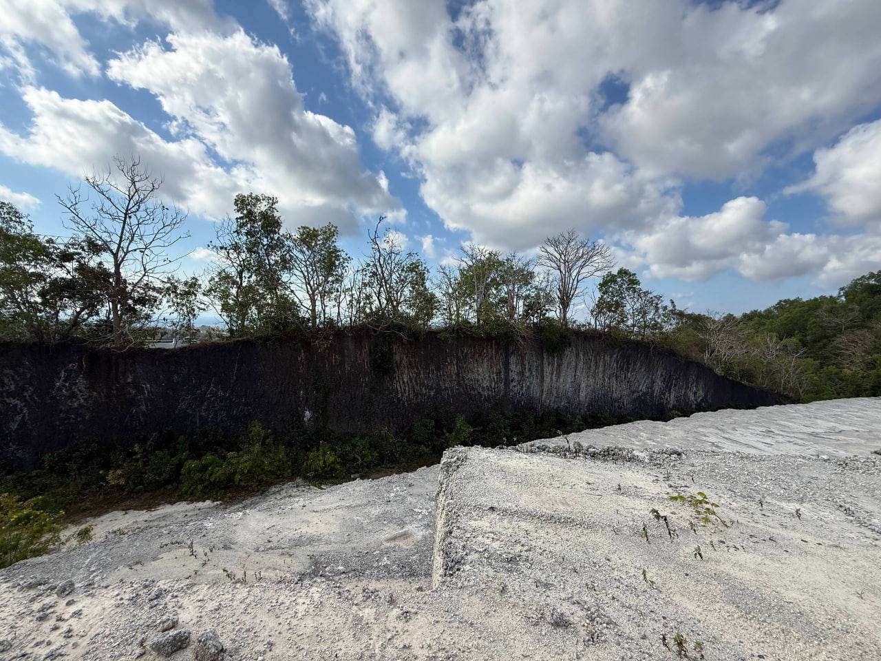 Land plot 180,000 m² on a panoramic cliff in Bukit, Leasehold