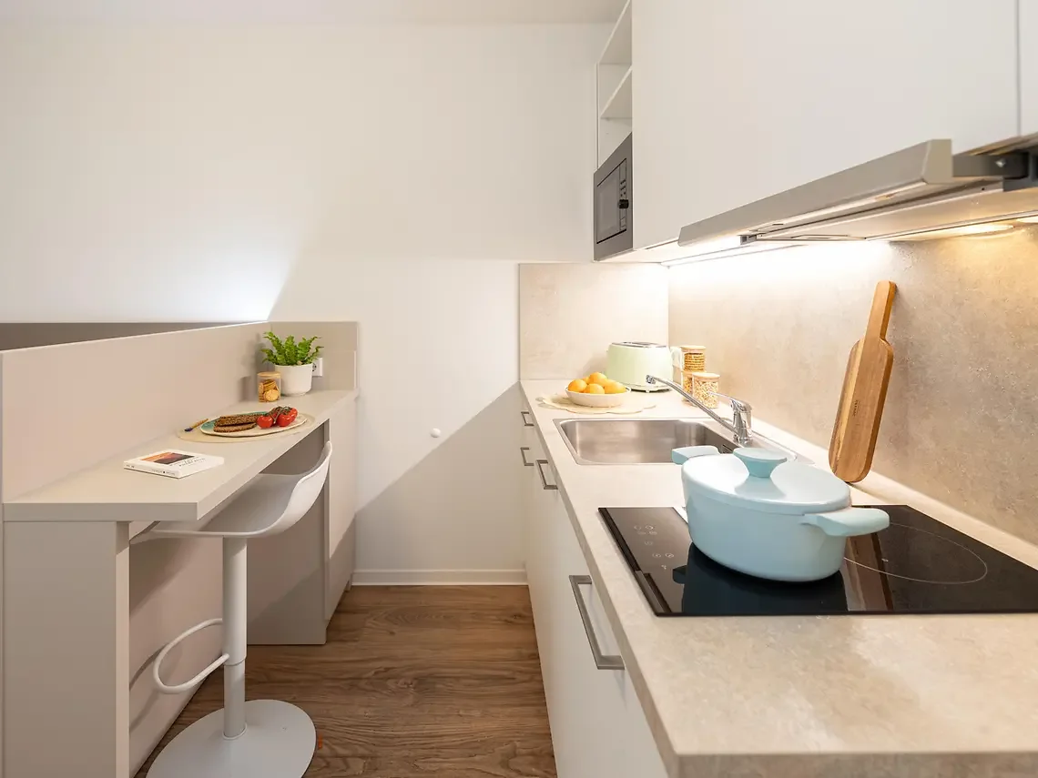 Private kitchenette in student accommodation in Hamburg with cooking area and dining space