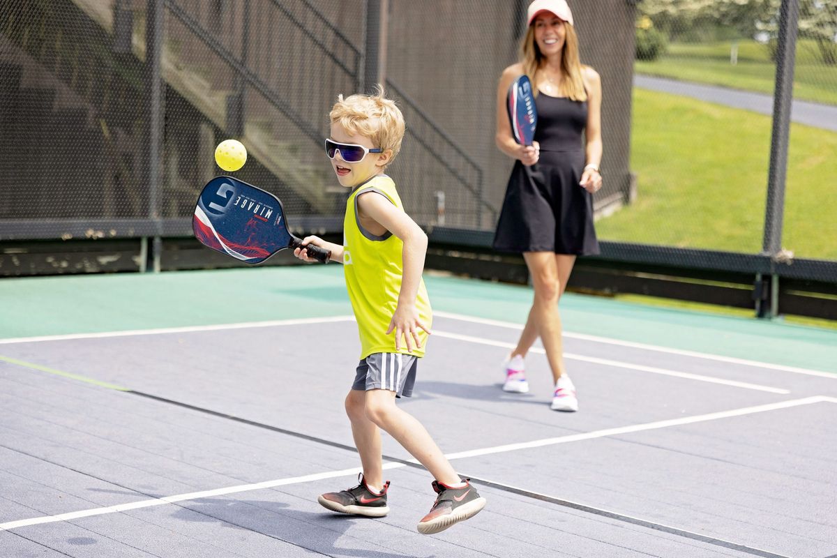 BW Floor Design 專業室內匹克球場地板多層結構,展示卓越減震及防滑工藝細節。