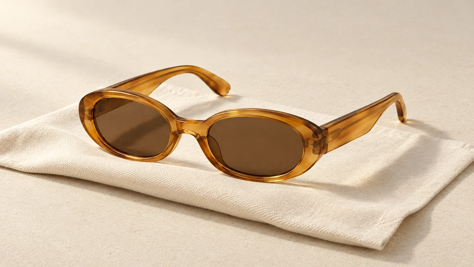 Glamoor eyewear campaign photo