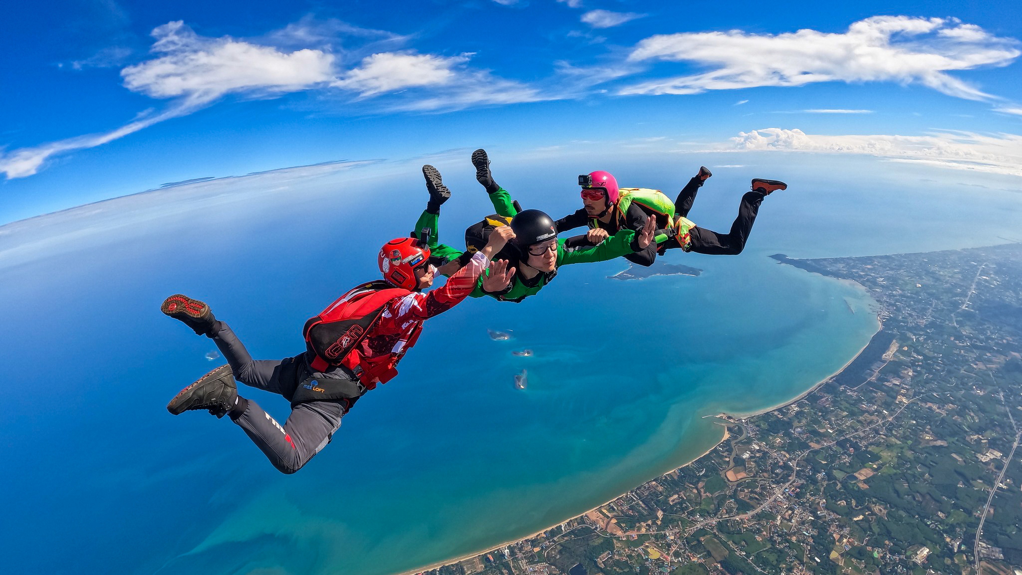 AFF student with two instructors in freefall