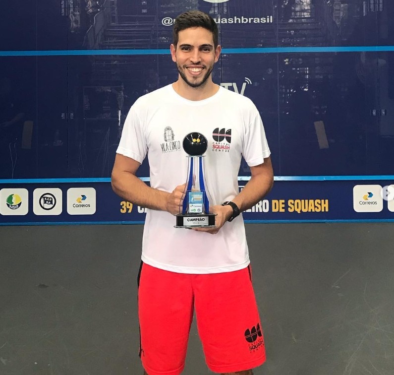 Concetrated triathlete grayscale