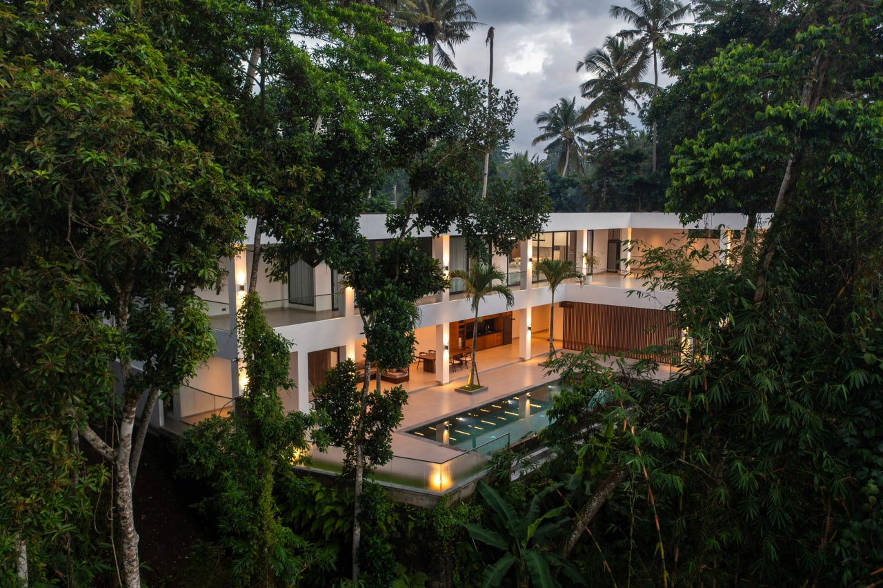 4-bedroom premium villa with jungle and river views in Ubud