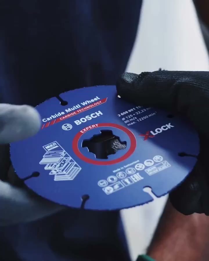 Bosch EXPERT Carbide Multi Wheel cutting disc with X-LOCK mount as a product shot