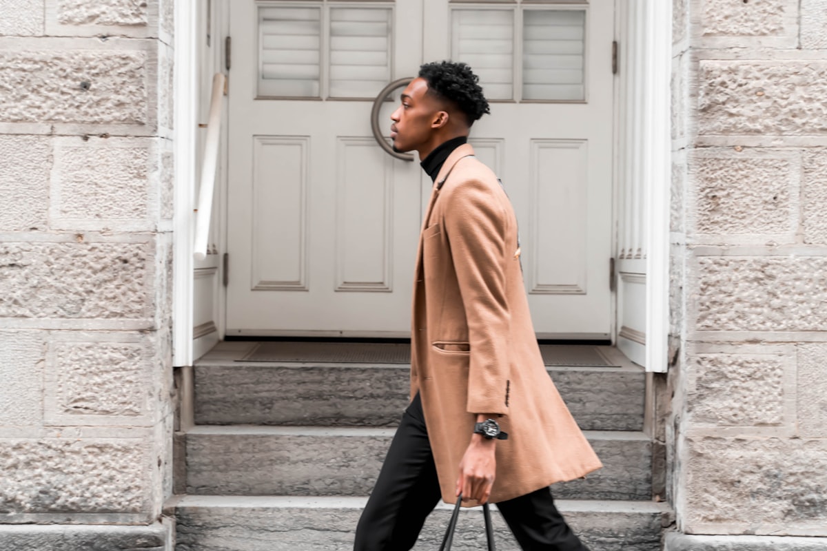 Cómo vestirse bien en Quito: guía de estilo masculino para cada ocasión