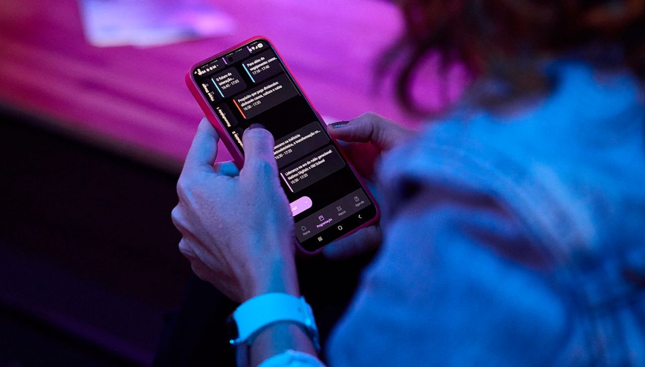 Novo APP resume conteúdos de eventos com IA e põe fim ao FOMO do público corporativo