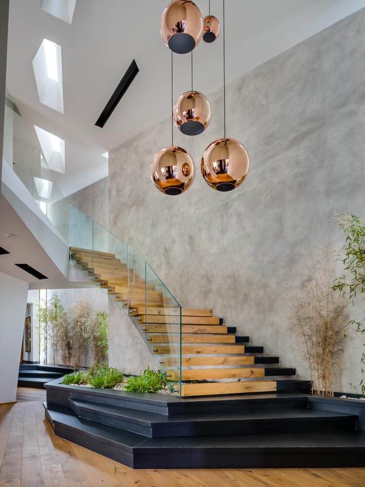 Photo by Frank Ariuba