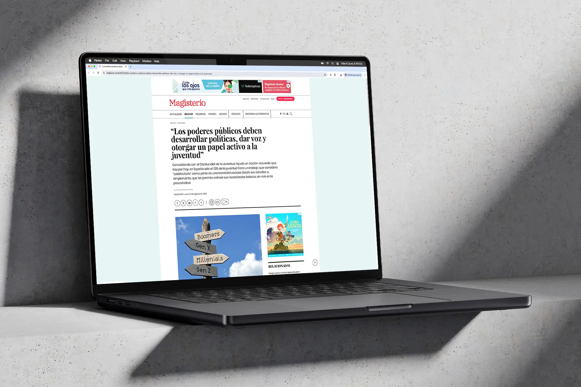 Portfolio Thankium: Portátil con pantalla mostrando artículo sobre políticas juveniles en la revista Magisterio.