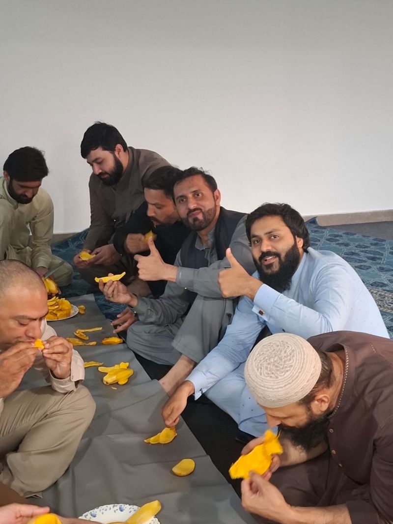 Colleagues enjoy mangoes together at the Tti Labs mango celebration